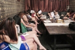 Giải cứu 12 thiếu nữ 13-16 tuổi bị bắt nhốt để phục vụ các quán karaoke