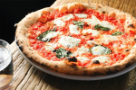 Vì sao khi ăn pizza ở Ý, nhà hàng không bao giờ cắt sẵn cho khách?