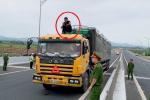 Quảng Ninh: Nam thanh niên ngáo đá, dùng dao chặn đầu xe tải trên cao tốc