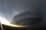 Video: Cơn bão được mệnh danh là 'mẹ vòi rồng' khổng lồ xuất hiện tại Mỹ
