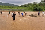 Vỡ đập thủy lợi Đầm Thìn: Dân đổ xô xuống hồ bắt cá