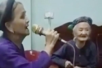 Cụ bà U90 ngồi hát karaoke khiến ai cũng sốc vì chất giọng quá cao và khỏe