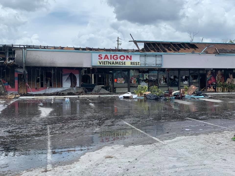 Nhà hàng của ông Thanh Sơn bị hư hại hoàn toàn sau vụ cháy. Ảnh: Ricky Lam".