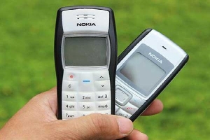 Bán chạy hơn cả iPhone, chiếc điện thoại pin 'trâu' 1 tuần có giá 500.000 đồng