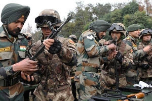 Trung Quốc có ý gì khi điều động vũ khí, binh sĩ tới biên giới với Ấn Độ?