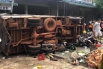 Góc camera khác của vụ tai nạn kinh hoàng: Xe tải lao thẳng vào chợ ở Đắk Nông