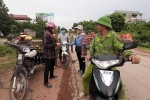 Cận cảnh người trồng vải Bắc Giang bị thương lái ép giá, trừ lùi cân