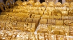 Nhà giàu đổ tiền mua vàng tích trữ an toàn