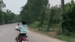 Phú Thọ: Cô gái đầu trần, huênh hoang chạy xe tốc độ cao và sự sợ sệt sau vài phút
