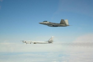 F-22 Mỹ xuất kích chặn máy bay do thám Nga gần Alaska