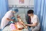 Nuốt 22 viên bi nam châm, bé 3 tuổi bị thủng ruột phải mổ lấy dị vật gấp