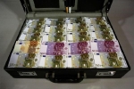 Những valy tiền bẩn được chặn đứng trên đường vào châu Âu