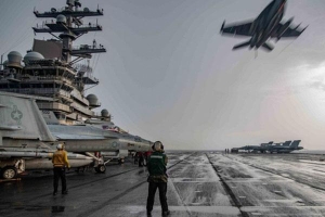 Mỹ tiết lộ hiếm thấy về tập trận đêm của 2 tàu sân bay ở biển Đông