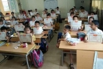 Hình ảnh gây tranh cãi nhất năm: Học sinh lạc lõng trong lớp vì không được giấy khen và tâm thư của một thầy giáo
