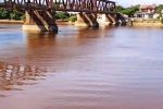 Nước sông La chuyển màu đỏ đục kéo dài, người dân bất an không có nước sinh hoạt