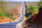 Hình ảnh đường dốc dựng đứng ở Việt Nam khiến dân mạng chú ý