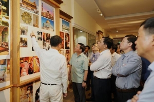 Bộ trưởng BNN&PTNN Nguyễn Xuân Cường thăm công ty Trầm hương Khánh Hòa