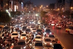 Bật đèn pha ôtô, xe máy trong thành phố bị phạt bao nhiêu tiền?