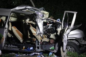 Yêu cầu tước giấy phép doanh nghiệp có xe gây tai nạn 8 người chết