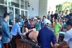 Hai bệnh nhân nặng trong vụ lật xe ở Quảng Bình được chuyển vào Bệnh viện Trung ương Huế