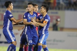 NÓNG: Trợ lý HLV từng đến bệnh viện C Đà Nẵng, CLB V.League phải cách ly toàn bộ đội bóng