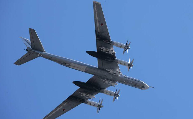 Máy bay ném bom chiến lược mang tên lửa Tupolev Tu-95MS của Nga.