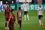 'Messi Thái' đi vào lịch sử J.League trong ngày đối đầu Iniesta
