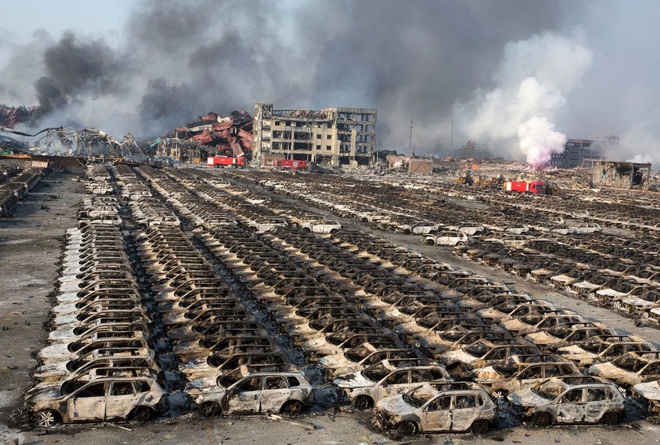 Quang cảnh sau vụ nổ nhà kho hóa chất ở Thiên Tân, Trung Quốc vào năm 2015. Ảnh: AP.