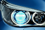 Tại sao đèn pha ôtô phải lắp kính khuếch tán có gân ngang và dọc?