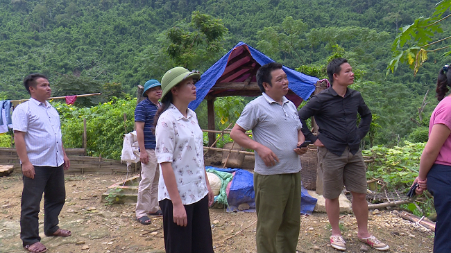 Khi đảm nhận chức vụ Phó Bí thư huyện ủy Quan Hóa, bà Hà Thị Hương được đánh giá là người gần dân và vì dân. Bà thường xuyên xuống các xã nghèo và bản làng thăm hỏi người dân, hỗ trợ các gia đình khó khăn, có hoàn cảnh đặc biệt.