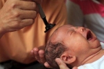Cạo trọc tóc trẻ sơ sinh để diệt trừ tai họa