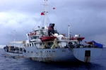 Tàu Trường Sa 22 cứu 10 ngư dân trên vùng biển có sóng to