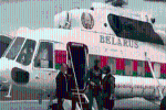 TT Belarus di chuyển bằng trực thăng, cầm 'hàng nóng' trên tay: Căng thẳng sắp bùng nổ?