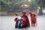 Hà Nội mưa lớn, nguy cơ ngập úng nhiều tuyến phố
