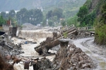 Nhà đổ, cầu sập vì mưa lũ nghiêm trọng ở Trung Quốc