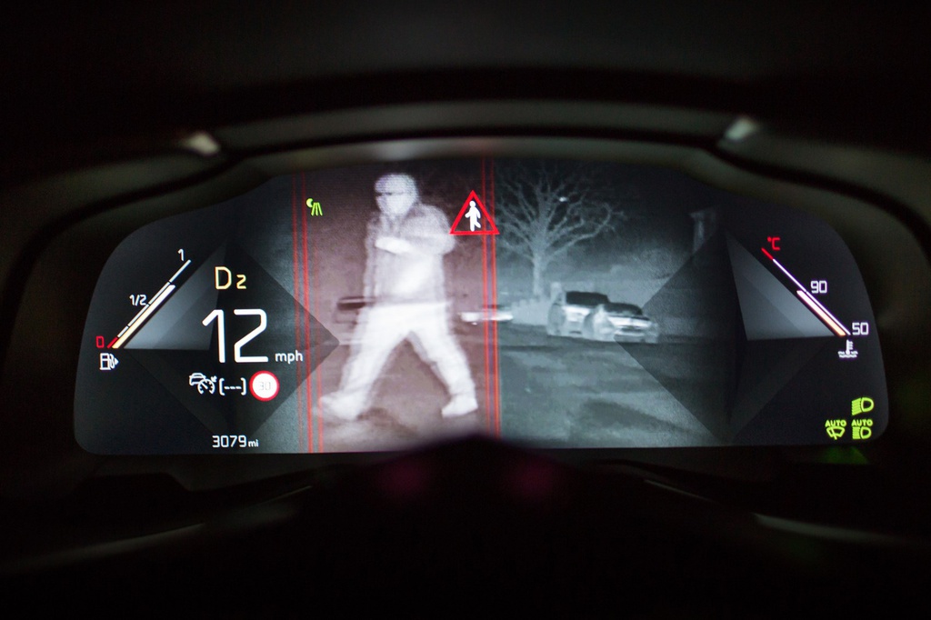 Có 2 loại camera nhìn ban đêm trên ôtô là thụ động và chủ động. Ảnh: Car Magazine.