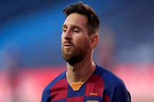 Đồng đội tiết lộ về tình trạng của Messi ở Barca