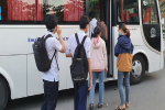 Chuyến xe từ khu vực phong toả do dịch Covid-19 đến điểm thi tốt nghiệp của các thí sinh tại Đà Nẵng