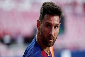 Messi quyết định ở lại Barca sau buổi nói chuyện với bố và các cố vấn pháp lý