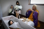 Bị gia đình cấm cản hoặc đã hết hạn sử dụng, nhiều đàn ông Nhật làm 'đám tang' cho búp bê tình dục với chi phí gần 20 triệu đồng/lần