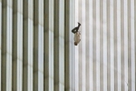 Đằng sau bức ảnh người rơi khỏi tháp đôi trong vụ khủng bố 11/9