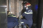 Nhân viên bảo trì tử vong trên nóc buồng thang máy