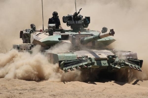 Không leo nổi dốc, chẳng chịu được lạnh, Ấn Độ lại mất mặt vì xe tăng Arjun: T-72 cứu nguy