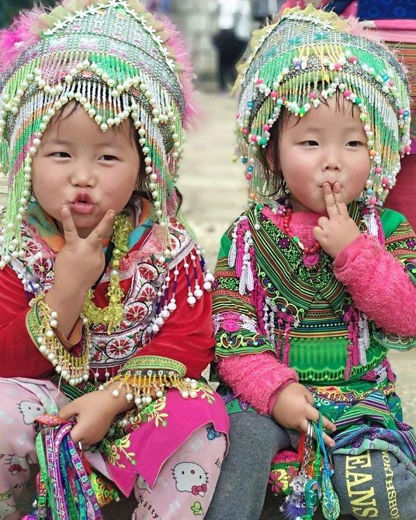 Hình ảnh các em bé dân tộc là một nét văn hóa điển hình của Sa Pa (ảnh internet)