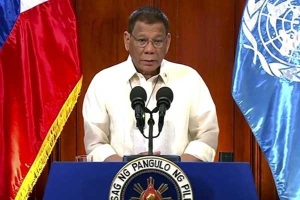 Ông Duterte đề cập phán quyết Biển Đông gây bất ngờ lẫn hoài nghi