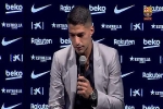 Suarez khóc nghẹn trong họp báo chia tay Barca