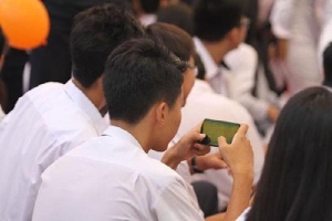 Cho học sinh sử dụng Smartphone trên lớp: Lợi ít, hại nhiều?