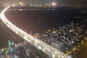 Hà Nội: 12 ôtô đâm liên hoàn trên cầu Nhật Tân gây ùn tắc nghiêm trọng