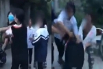 Clip gây phẫn nộ: 3 nữ sinh đấm đá dã man 1 học sinh khác, vừa lột đồ, vừa đẩy xuống mương nước