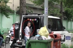 Đại gia Minh Nhựa lái siêu xe 13 tỷ đi nhặt rác gây tranh cãi vì 'làm màu'